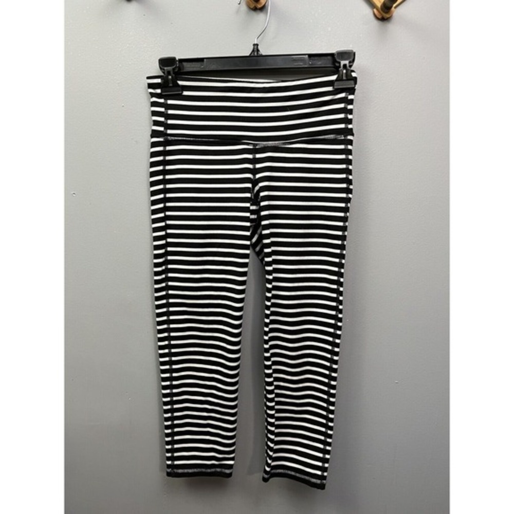 Athleta‎ Chaturanga Capri Crop Leggings Womens XS Black White Stripes